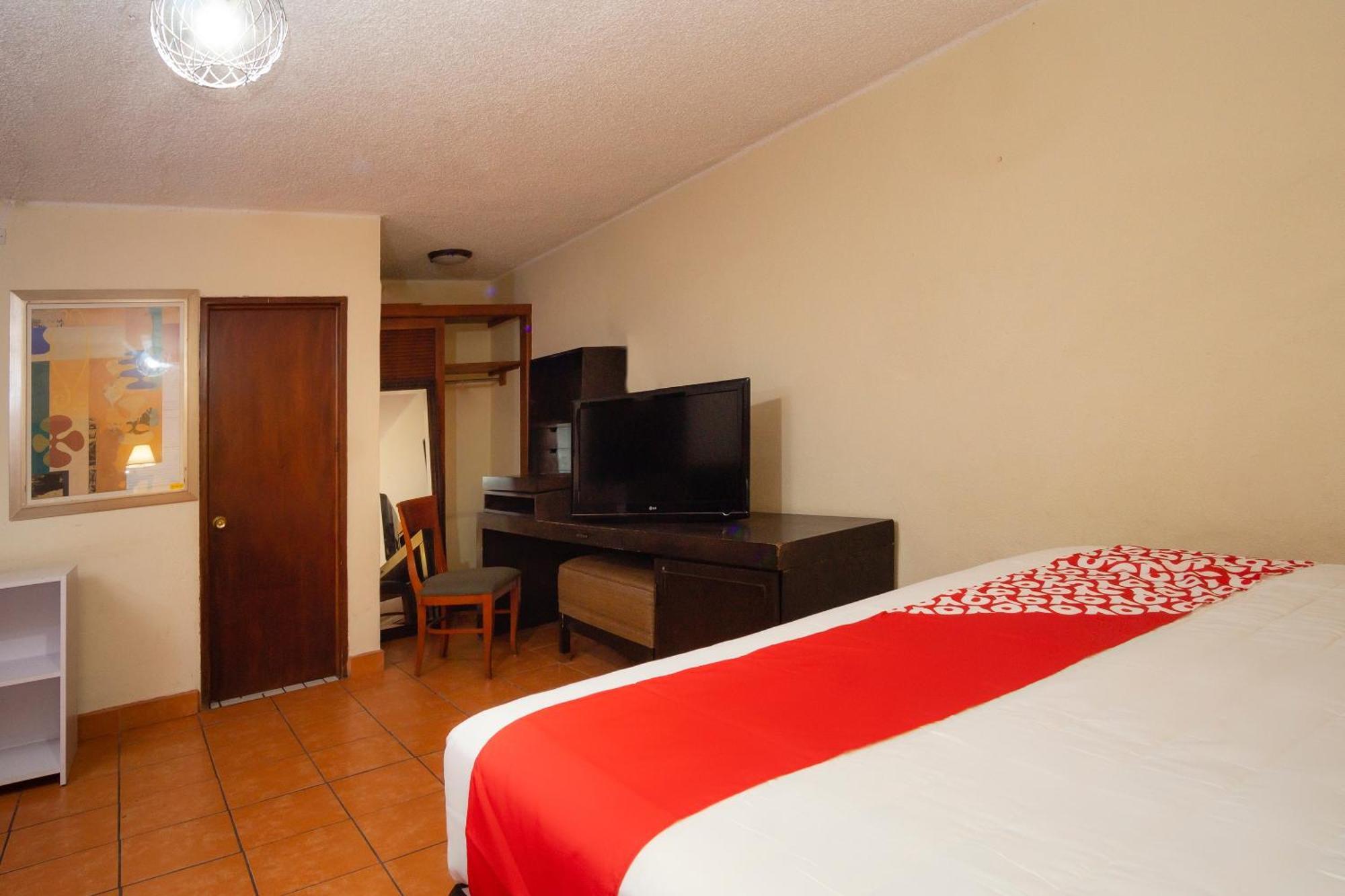 Oyo Hotel Hacienda Don Luis, Росарито Екстериор снимка A typical OYO hotel room in Mexico City