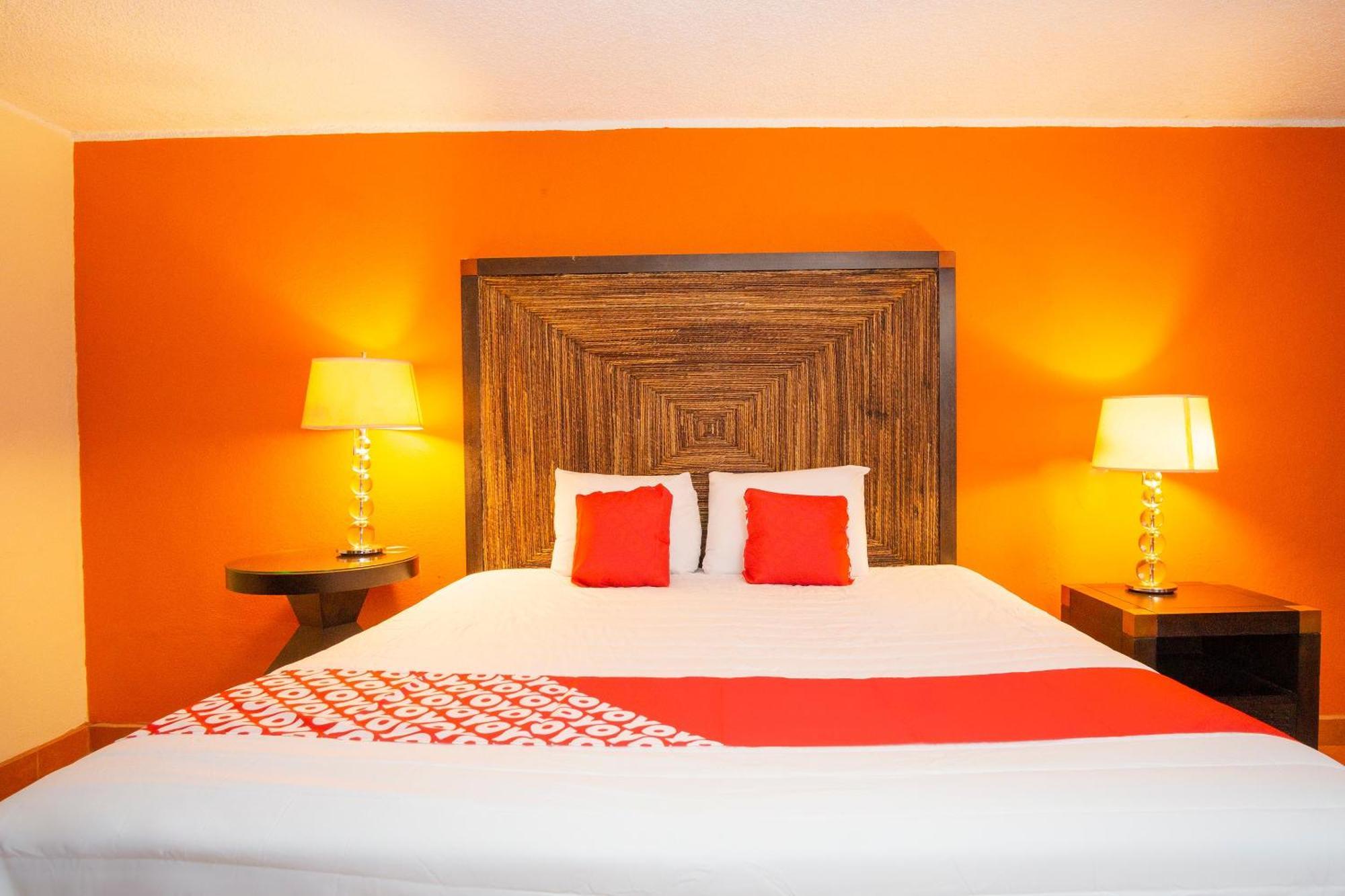 Oyo Hotel Hacienda Don Luis, Росарито Екстериор снимка A typical OYO hotel room